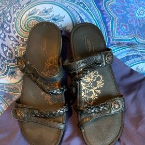 Aetrex black size 8 sandals